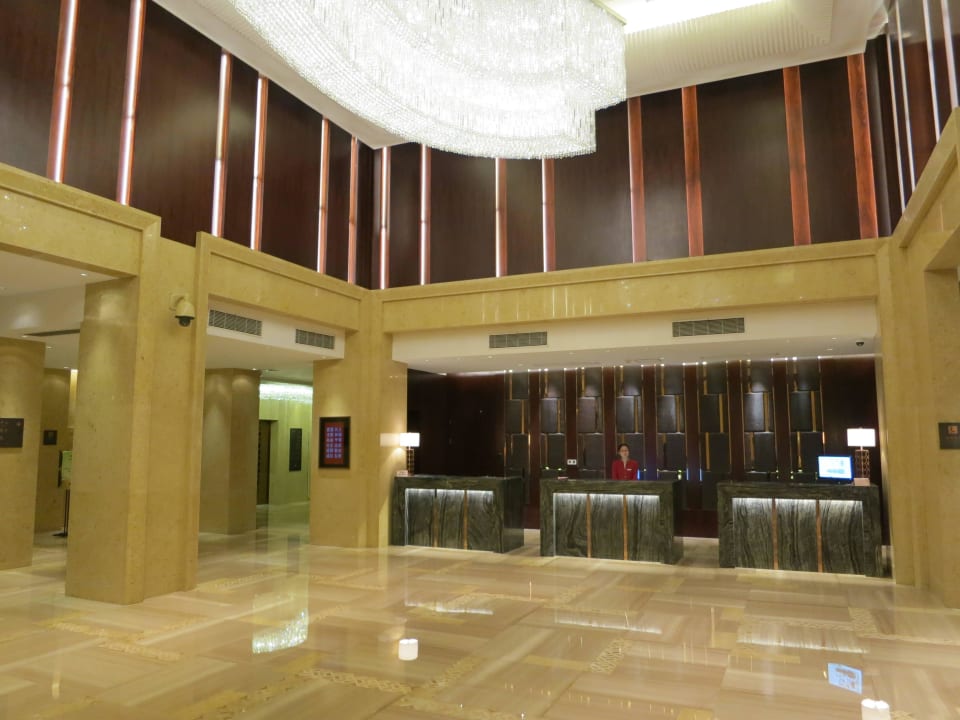 Lobby mit Rezeption Hotel Wuhan Conference Center