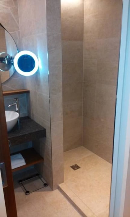 Dusche St. Martins Therme & Lodge Hotel