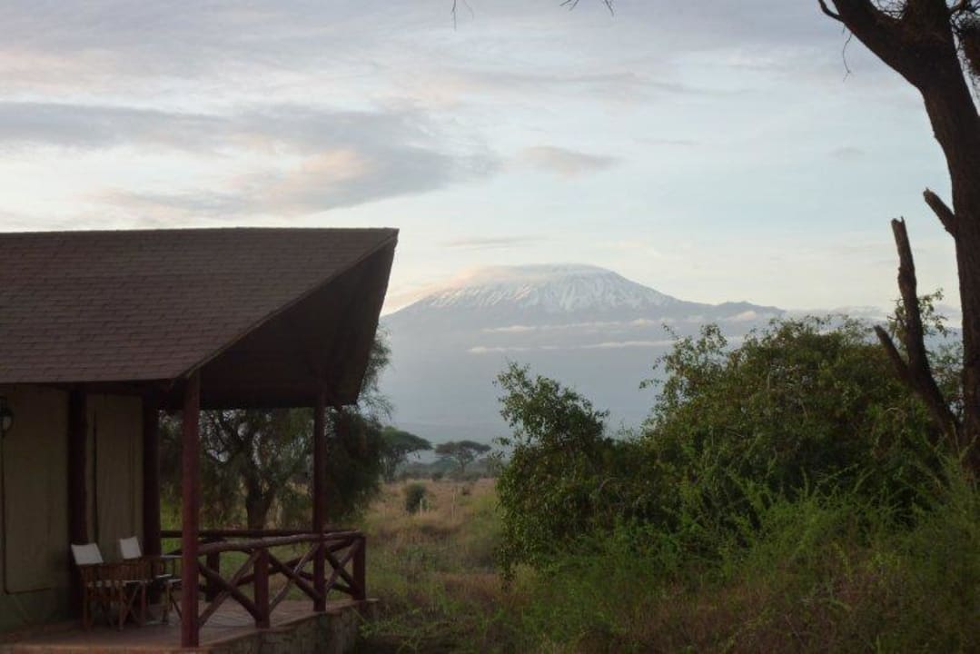 Der Kili zeigt sich am frühen Morgen Kilima Safari Camp