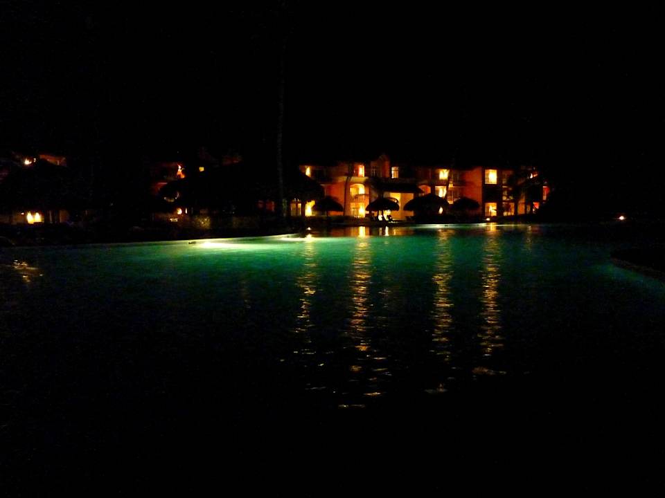 Pool bei Nacht Punta Cana Princess All Suites Resort & Spa