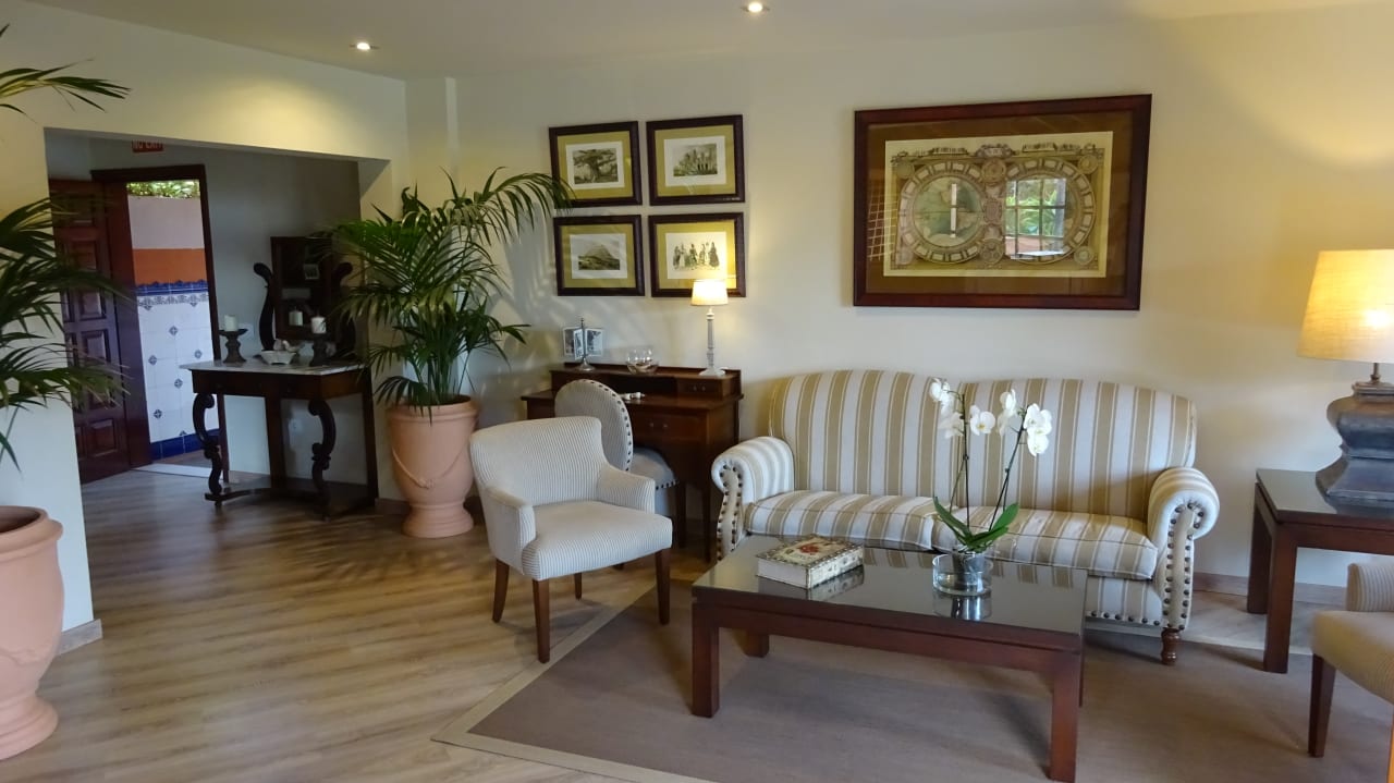 Lobby Apartments Ambassador