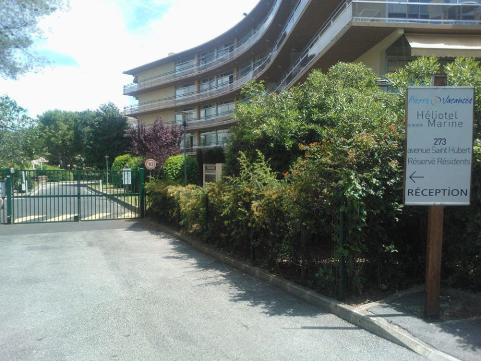 Einfahrt (Avenue Saint Hubert) Pierre & Vacances Residenz Héliotel Marine