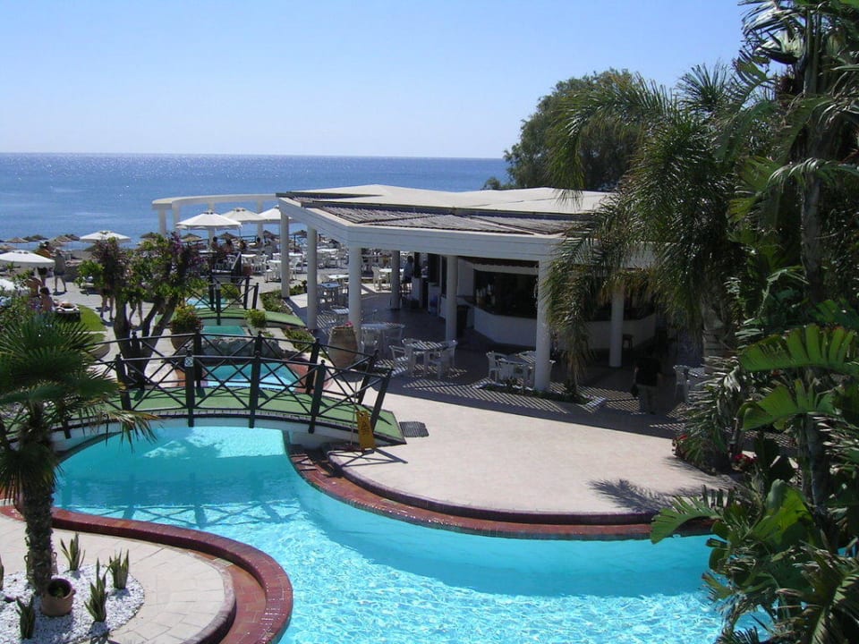 Pool mit Poolbar Hotel Calypso Beach