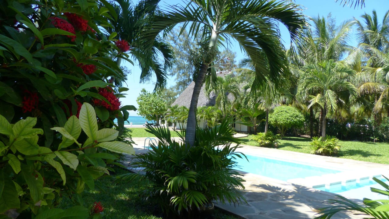 Pool Karibuni Rafiki Hotel Karibuni Rafiki Beach Resort