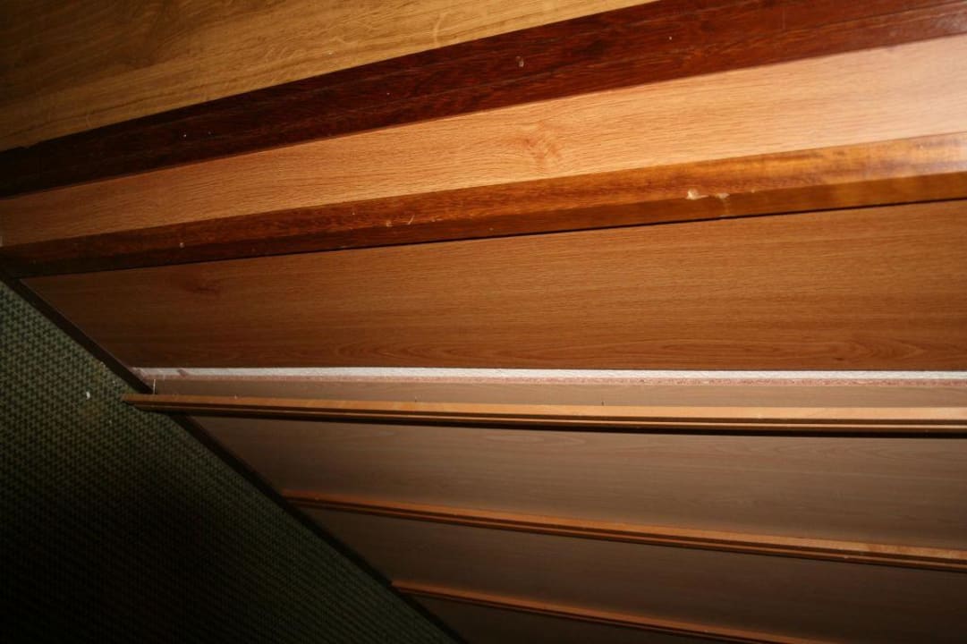 Die Holzverkleidung in den Fluren löst sich Hotel Vibra Beverly Playa