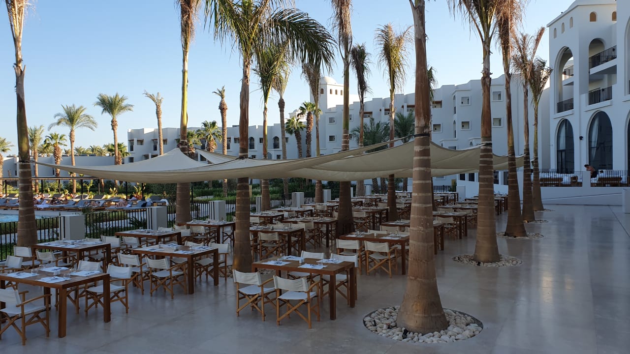 Gastro Serry Beach Resort