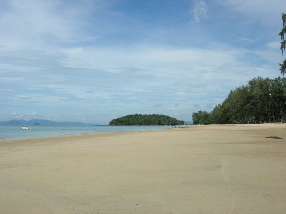 Strand beim Hotel Dusit Thani Krabi Beach Resort
