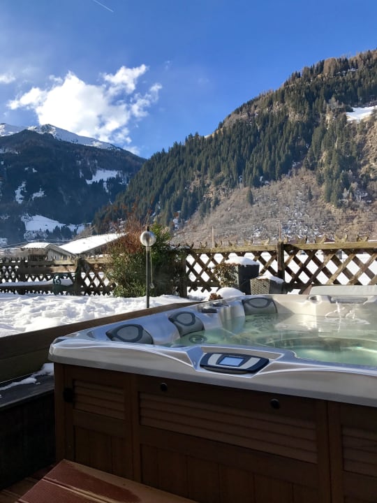 Whirlpool mit herrlicher Aussicht Hotel Brunnenhof