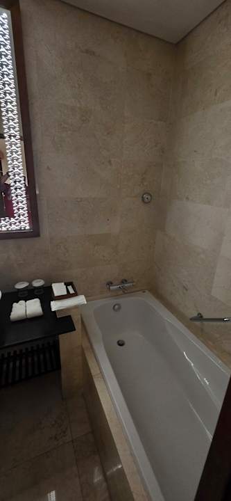 Zimmer Candi Beach Resort and Spa