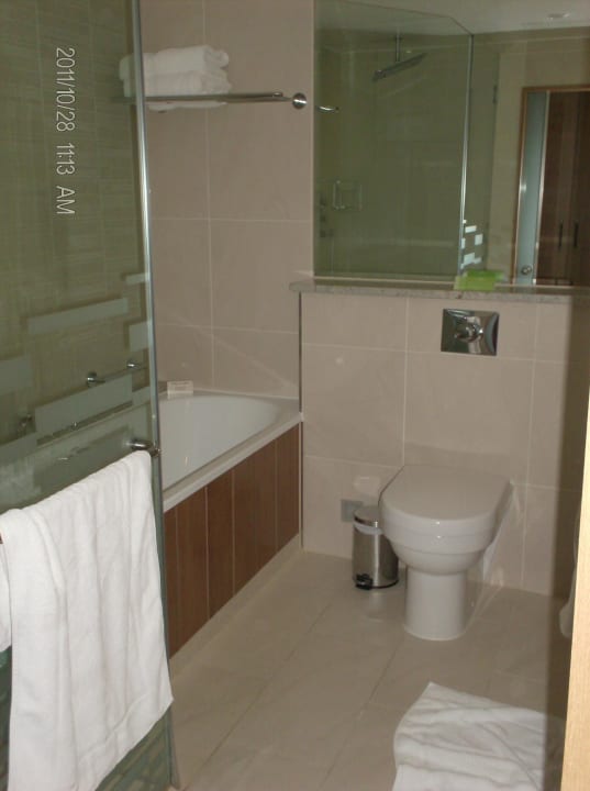 2. Zimmer - Bad  London Hilton on Park Lane