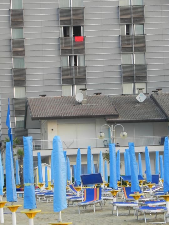 Hotel vom Strand aus  Hotel Rosanna