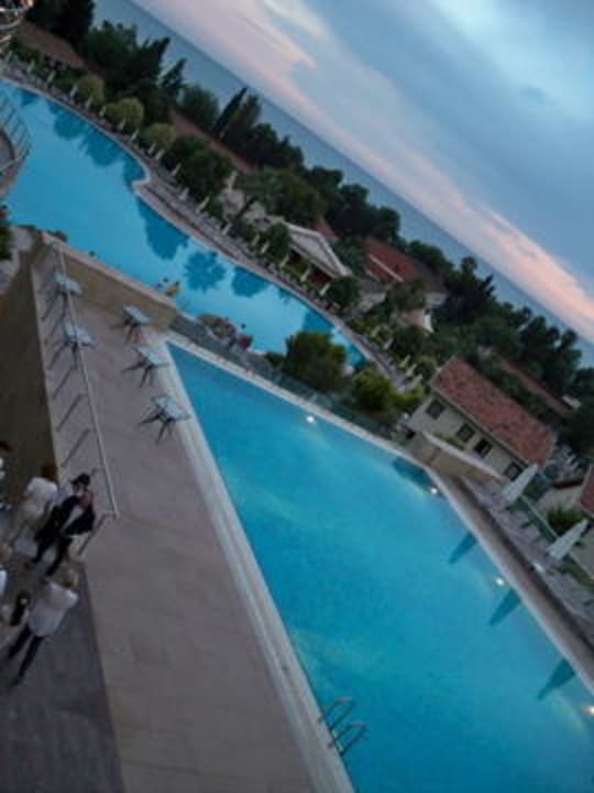 2 Pools die am Haupthaus angrenzen Horus Paradise Luxury Resort & Club