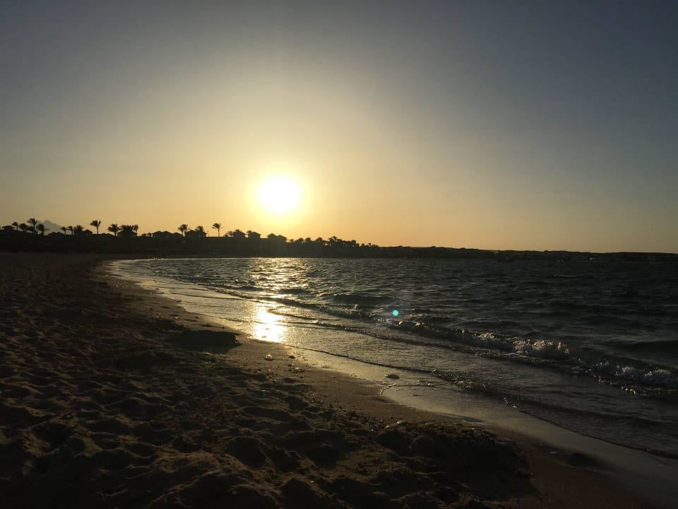 Sonnenuntergang am Strand Hotel JAZ Makadi Star & Spa