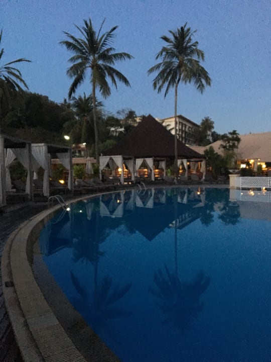 Pool vor Sonnenaufgang Cape Panwa Hotel