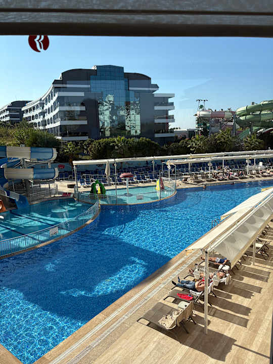 Pool Ramada Resort by Wyndham Side