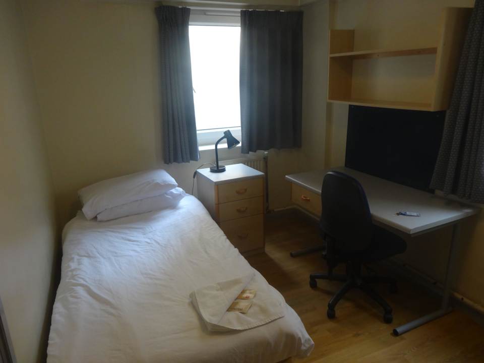 Zimmer von der Tür Hotel LSE High Holborn