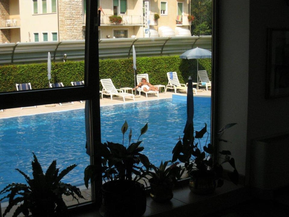 Pool von Innen Hotel Idania