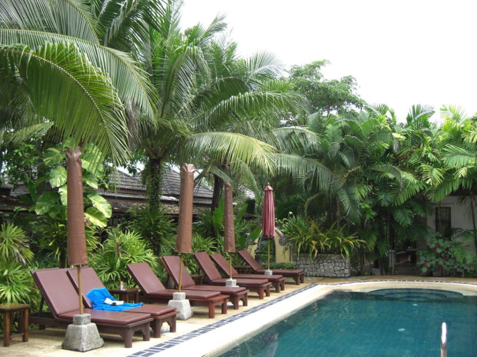 Pool und Garten gehörten uns meist allein! Bangtao Beach Chalet