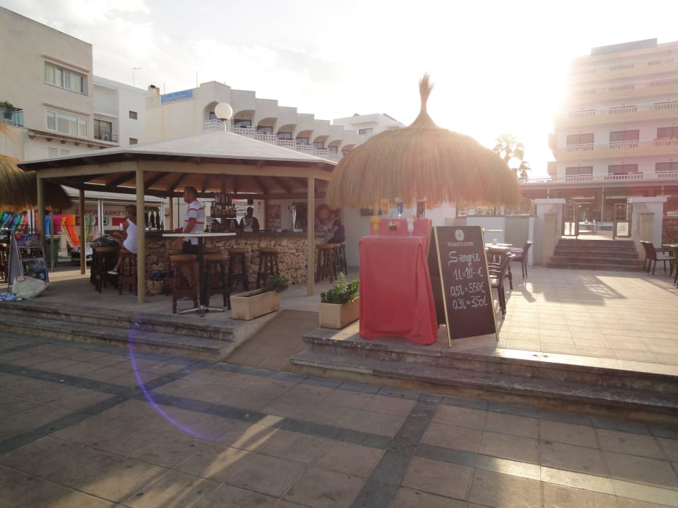 Hotelbar an der Fußgängerzone R2 Veronica Beach Hotel
