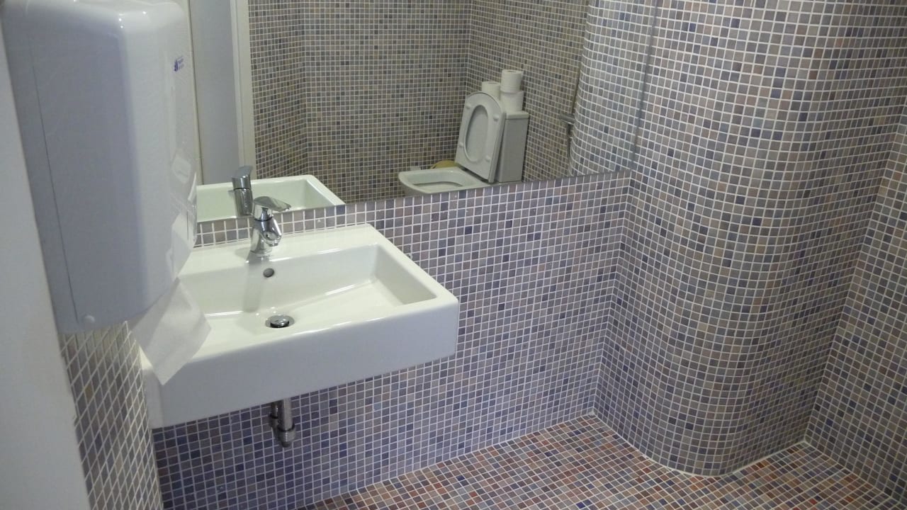 Neuer Wasch- und Duschraum Hotel Hyde Park Lane