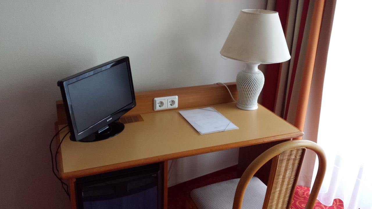 Fernseher und Schreibtisch gut-Hotel Tannenhof