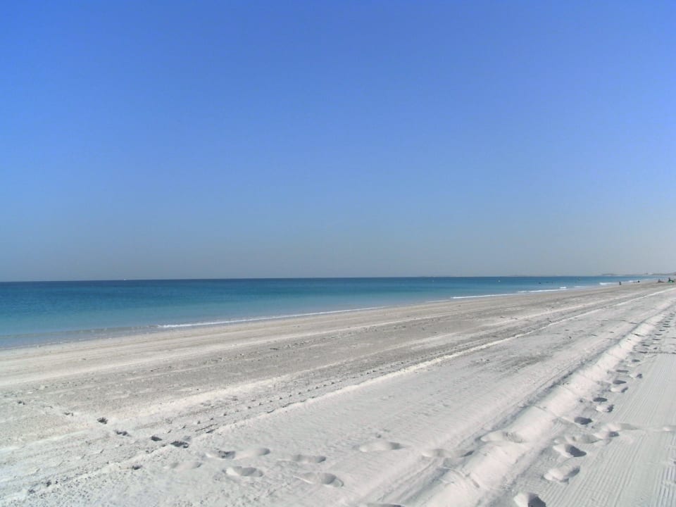 So sieht der Strand 9 km aus ! Park Hyatt Abu Dhabi Hotel and Villas