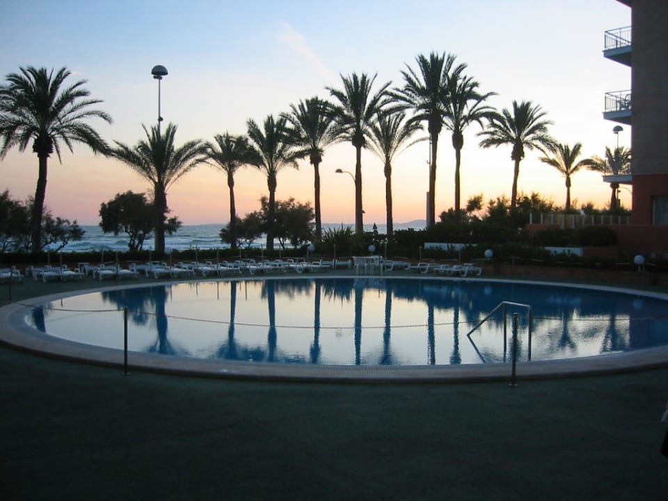 Pool am Abend HM Tropical