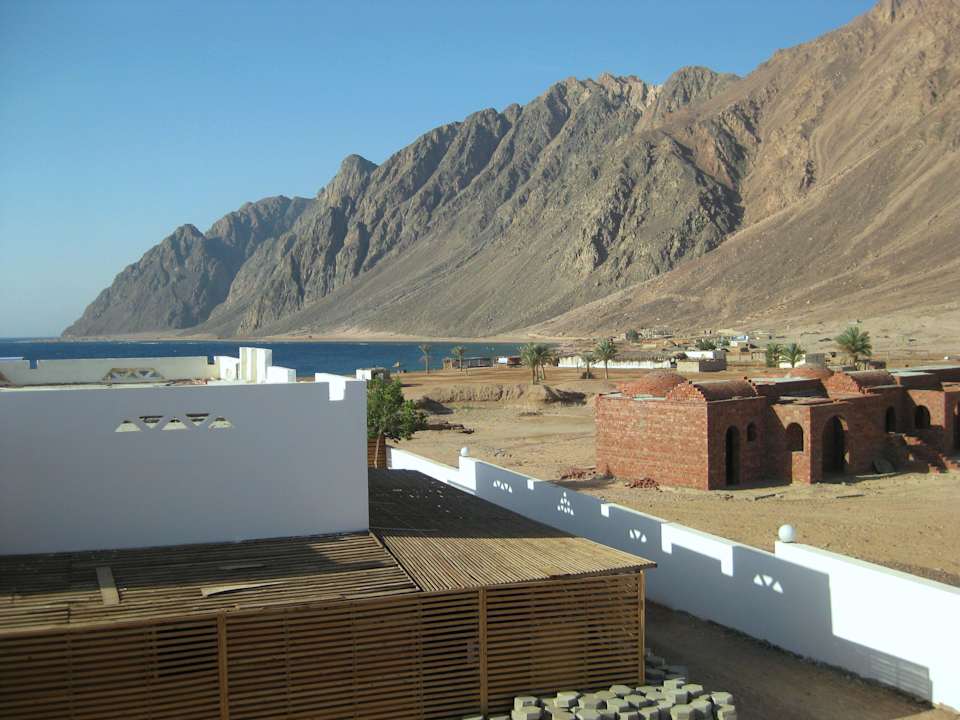 Ausblick vom Zimmer - rechts außerhalb der Anlage Happy Life Village