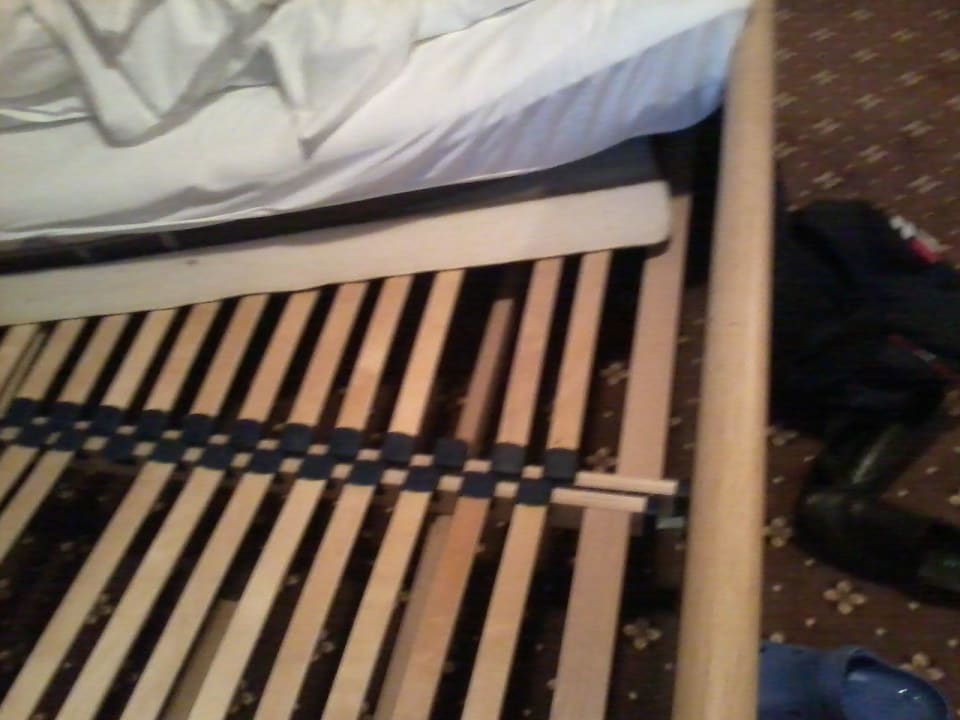 Defekte Lattenroste Hotel Bergland-Hof