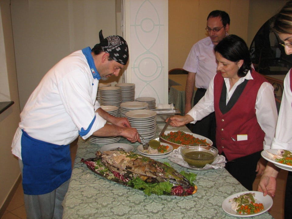 Frischer Lachs zum Abendessen Hotel Villa Hibiscus
