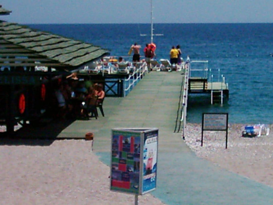 Weg zum Badesteg und Restaurant Le Jardin Resort