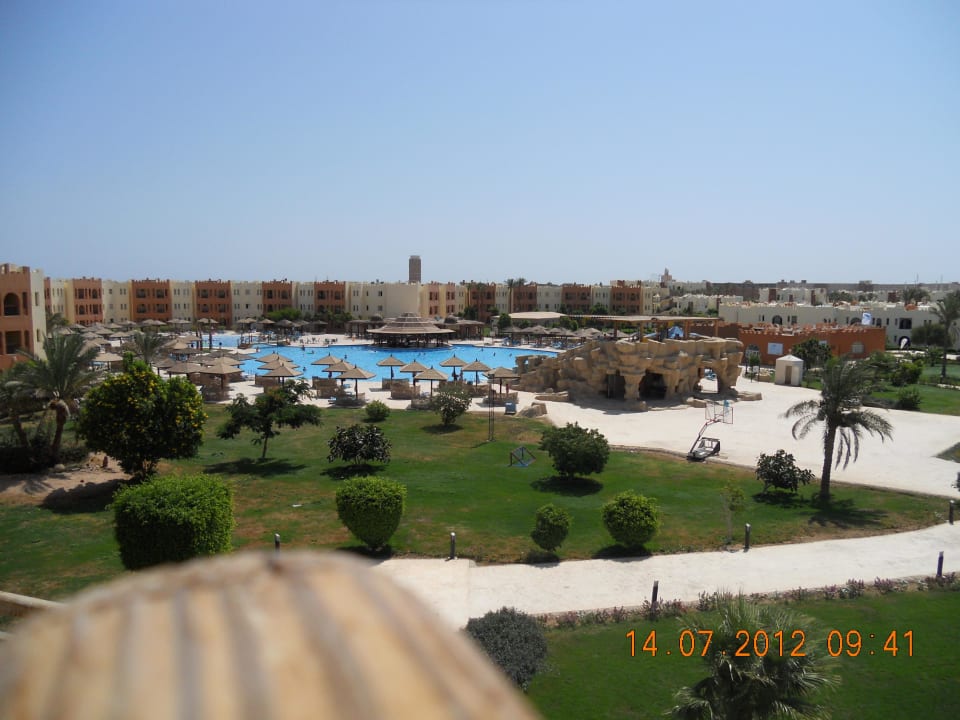 Anlage Blick zum Rutschenpool SUNRISE Royal Makadi Resort