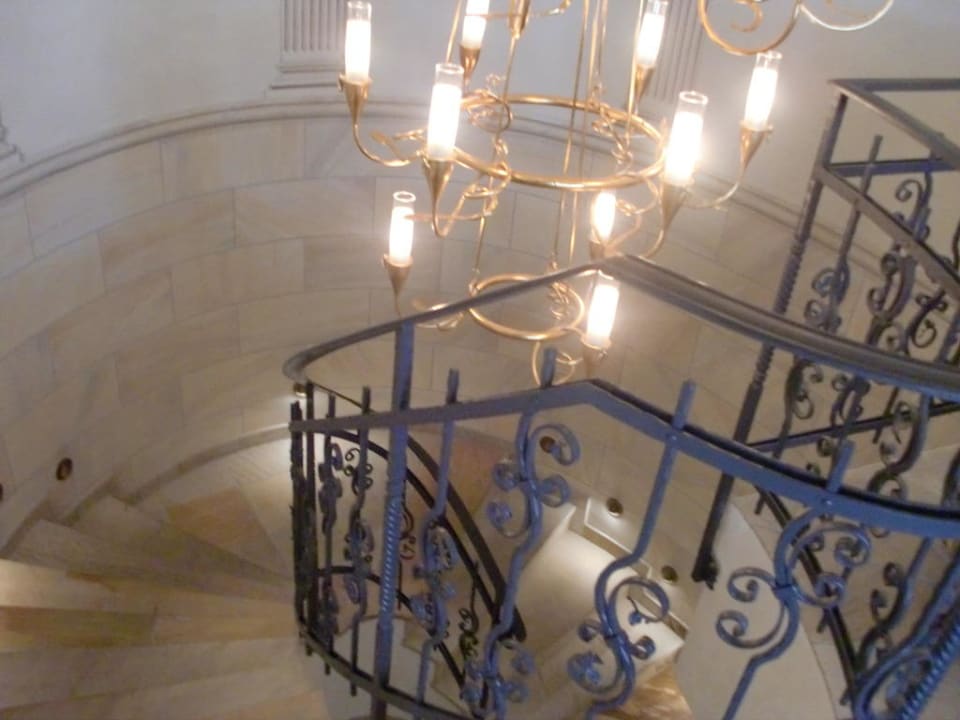 Treppe zum Saunabereich Falkensteiner Hotel & Spa Falkensteinerhof