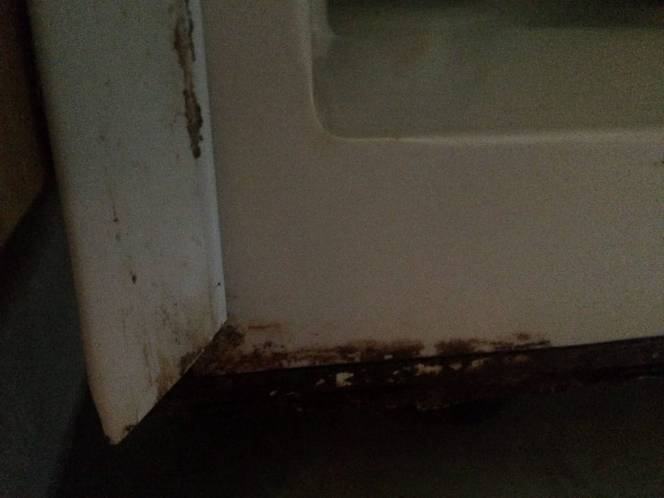 Verrosteter Kühlschrank Paradise Bay Resort Hotel