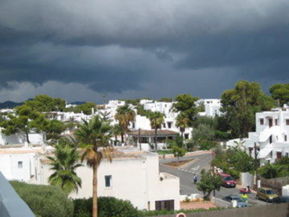 Dicke Gewitterwolken über Malle Gavimar Ariel Chico Club & Resort