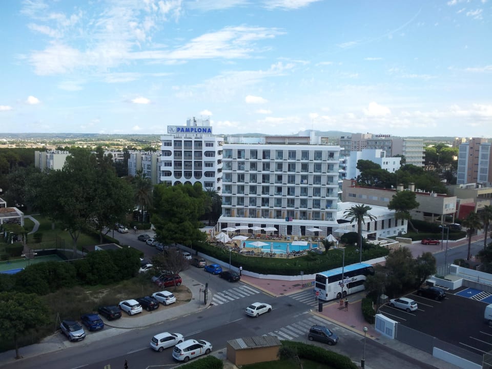 Blick auf Umgebung mit Nachbarhotels allsun Hotel Pil-lari Playa