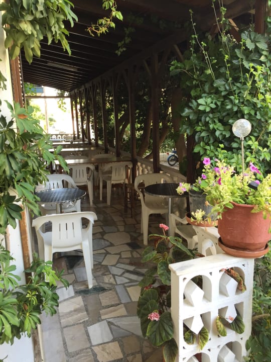 Frühstücksbereich, Terrasse Hotel Pigi