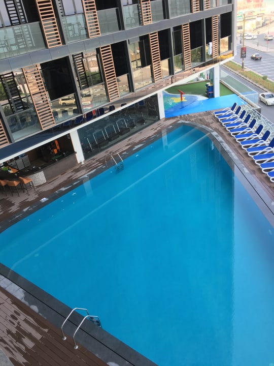 Pool Wyndham Garden Ajman Corniche