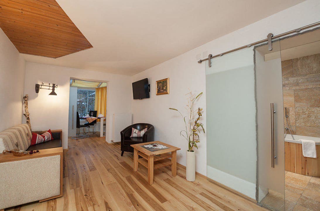 Wohnzimmer (Ausziehcouch) Natura- barrierefrei Hotel Der Schlösslhof