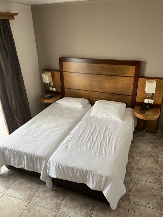 Zimmer Athina Palace Resort & Spa