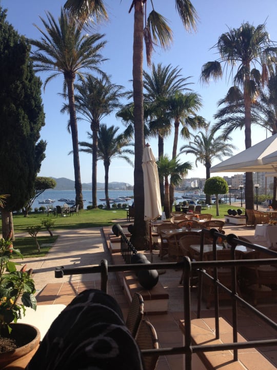 Gartenanlage mit chilliger Bar Hotel Torre del Mar
