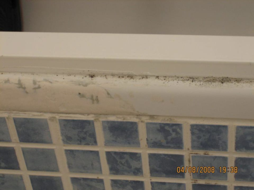 Schimmel im Bad Hotel Yellow Praia Monte Gordo