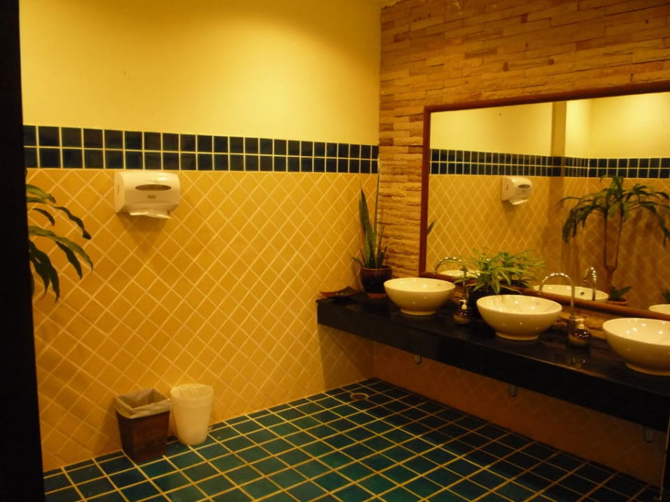 Öffentliche Toiletten im Hotel Khaolak Orchid Beach Resort