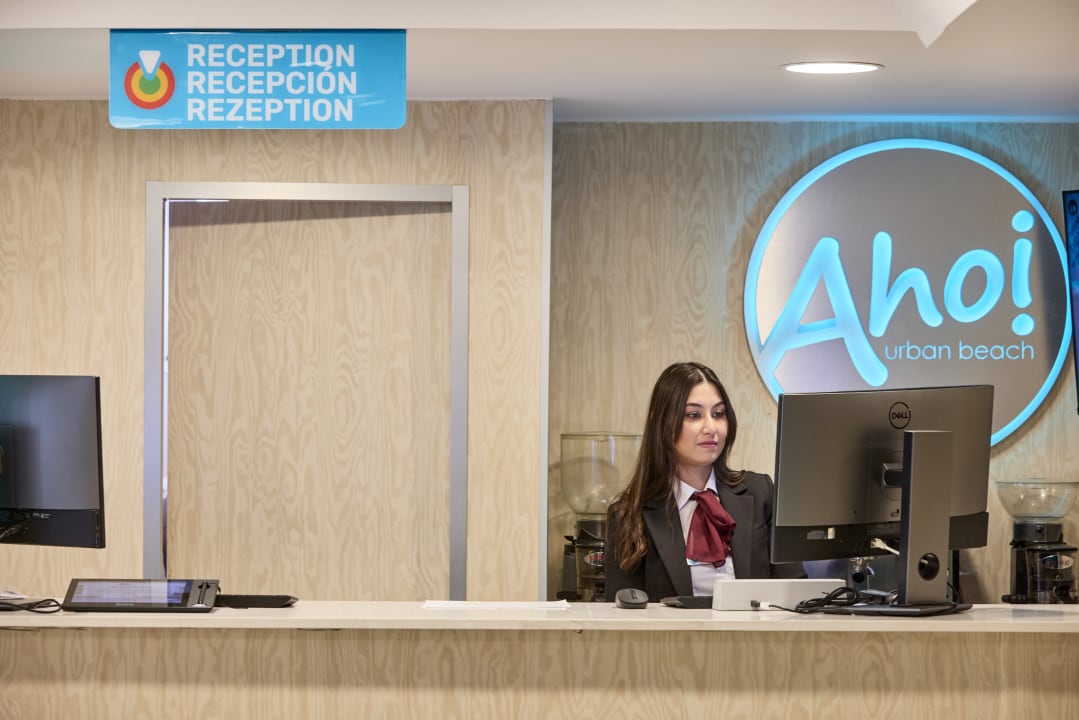 Lobby Ahoi! Urban Beach Hotel