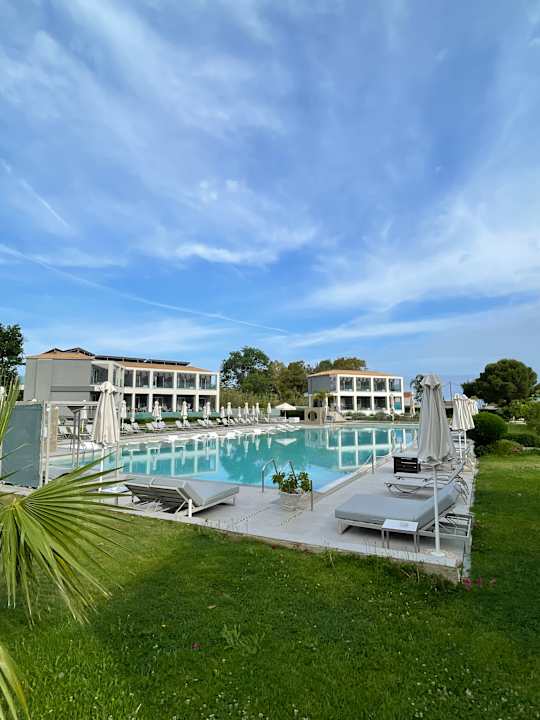 Gartenanlage Acharavi Beach Hotel