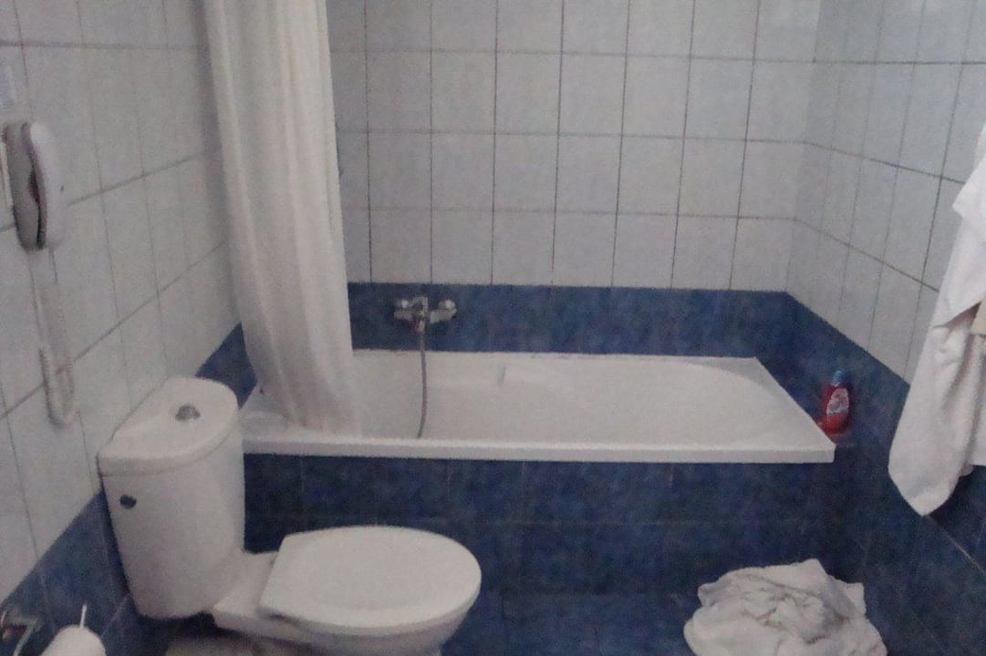 Wannendusche und Toilette Hotel Mareblue Beach