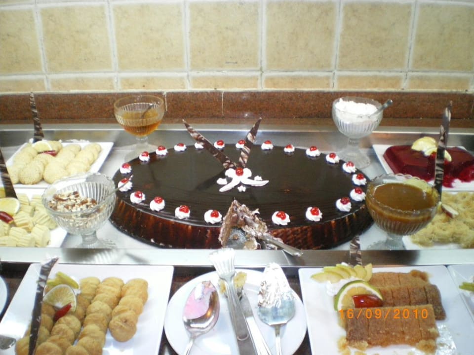 Buffet im Hauptrestaurant Pickalbatros Alf Leila Wa Leila Resort - Neverland Hurghada