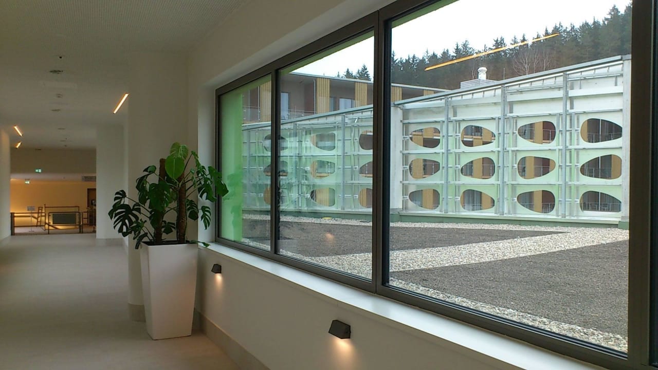 Im Bademantelgang zur Soletherme König Albert Hotel
