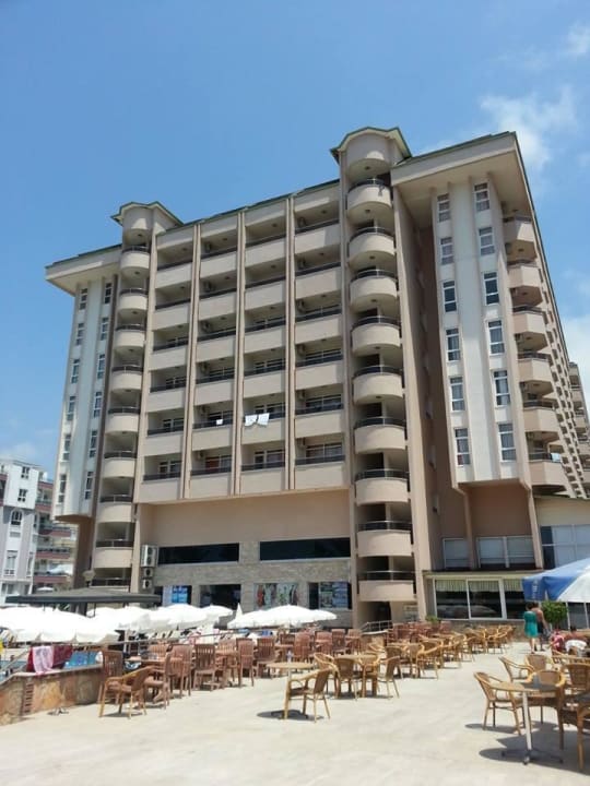 Die Terrasse, sehr angenehm am Abend Prestige Alanya