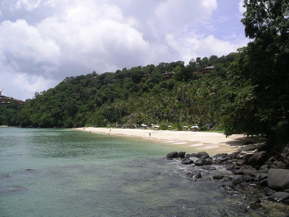 Der Strand vom Bootssteg aus gesehen Cape Panwa Hotel